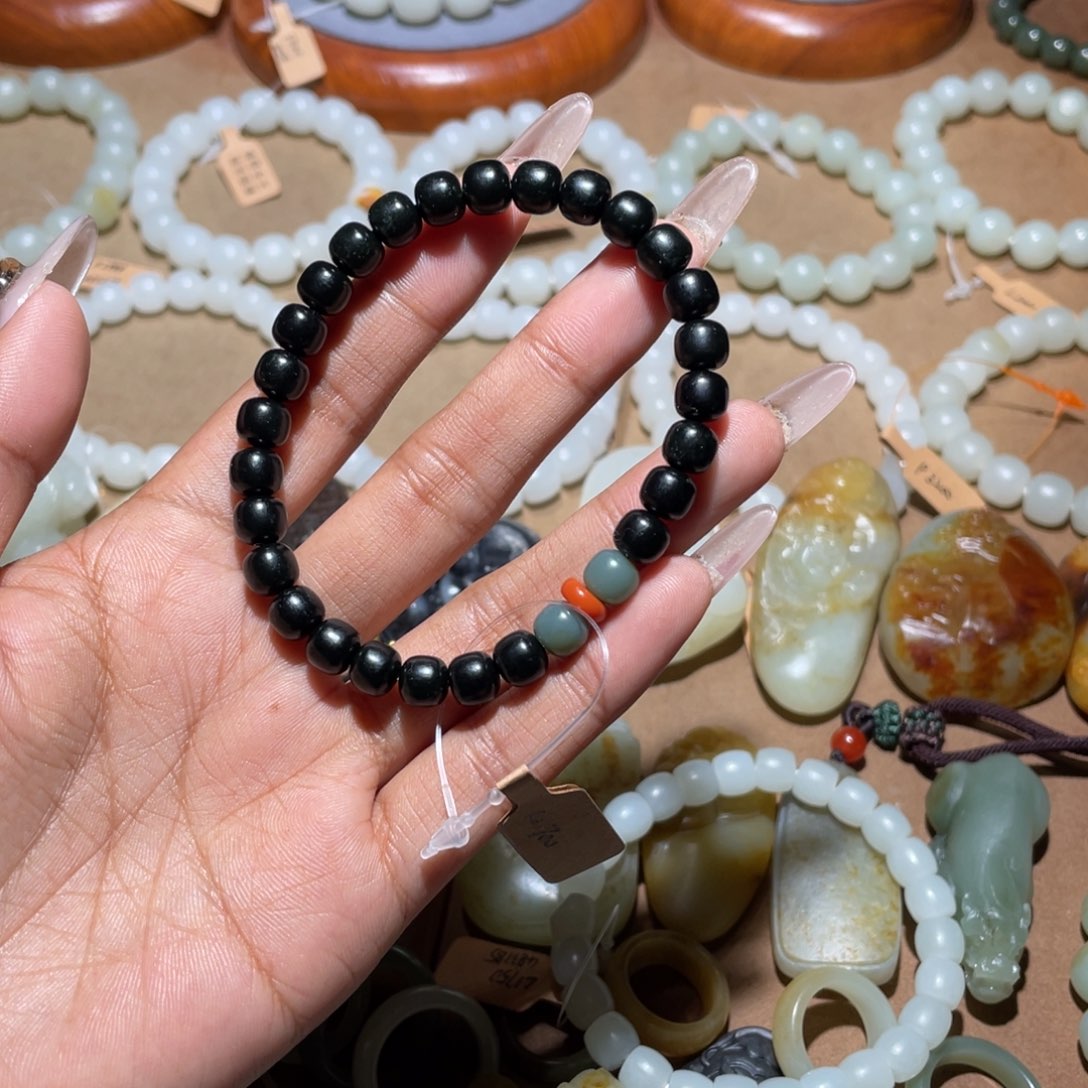 和田玉黑青卡7未镶嵌