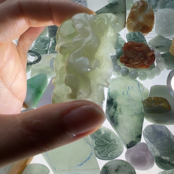 翡翠吊坠(赠链)未镶嵌翡翠壁虎吊坠