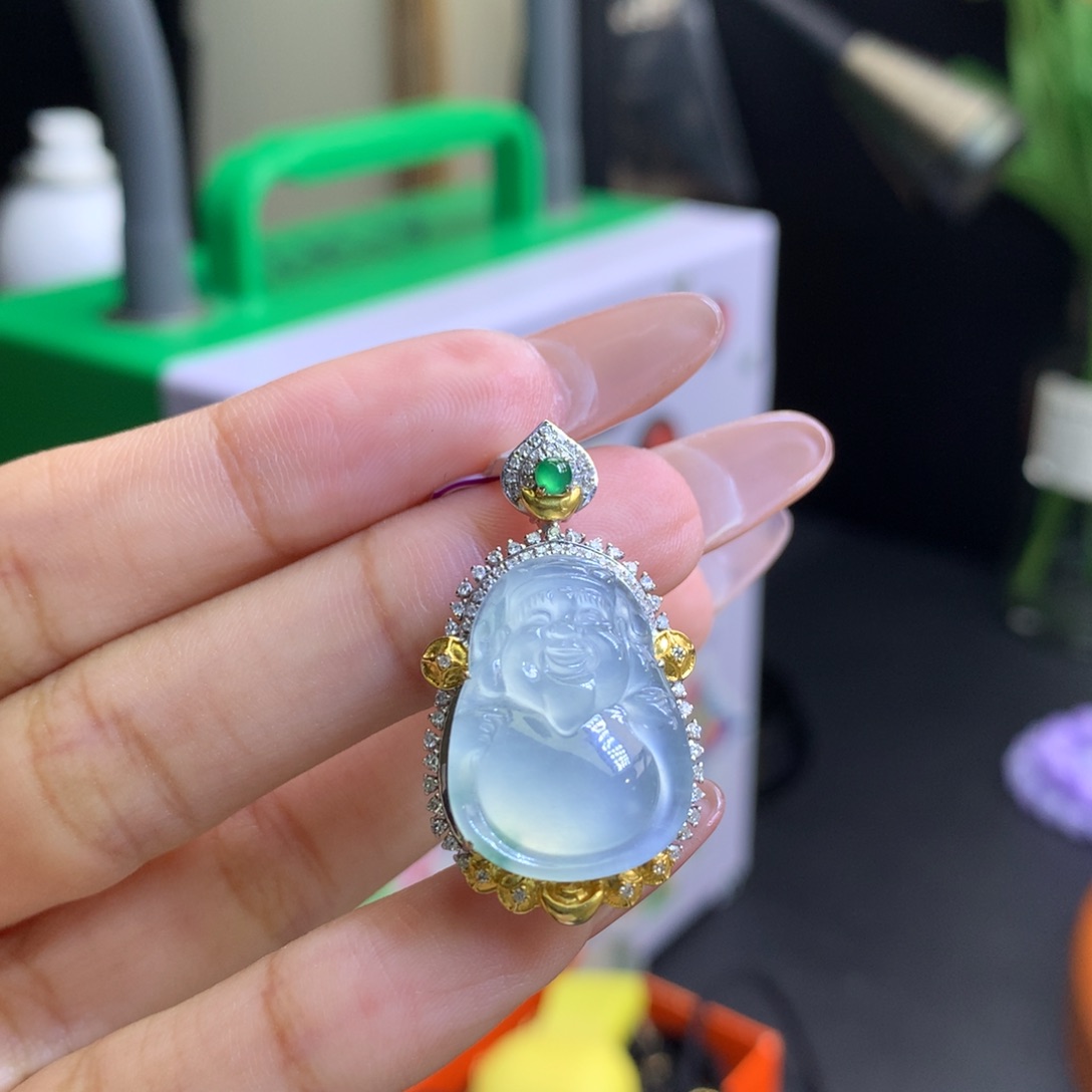 翡翠18K金镶嵌颈饰