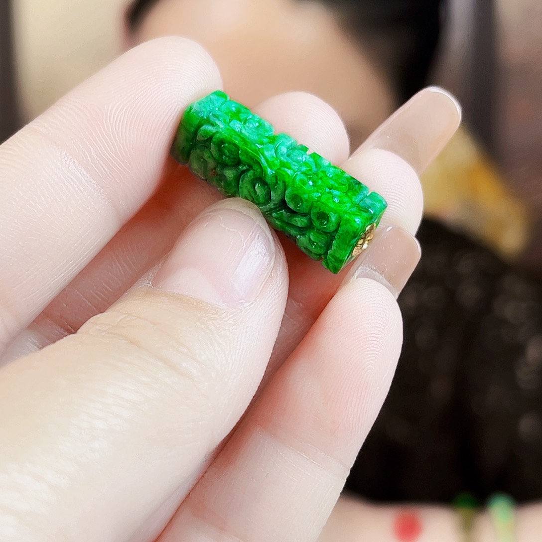 翡翠18K金镶嵌颈饰多样性