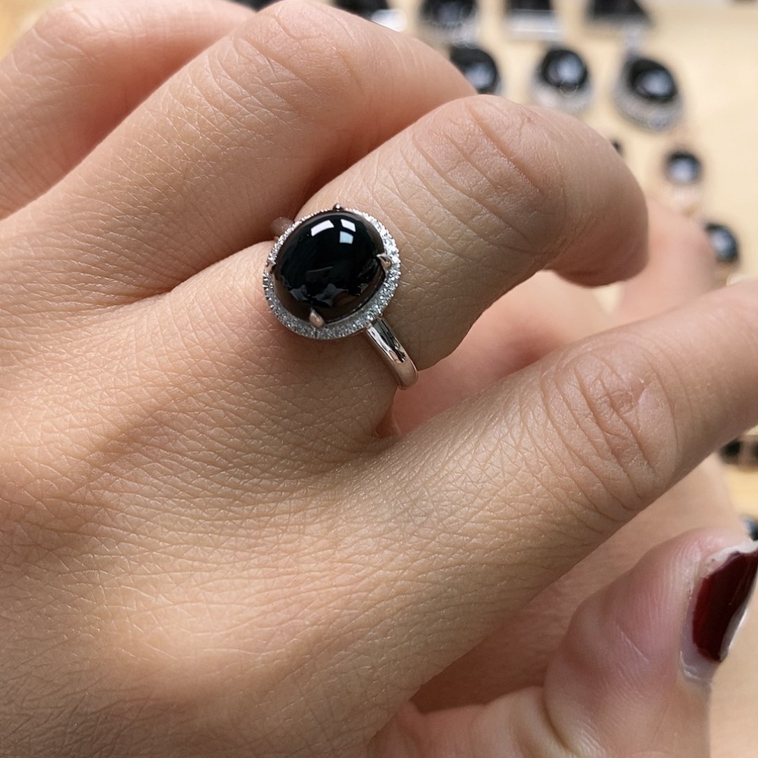 翡翠戒指18K金镶嵌墨翠