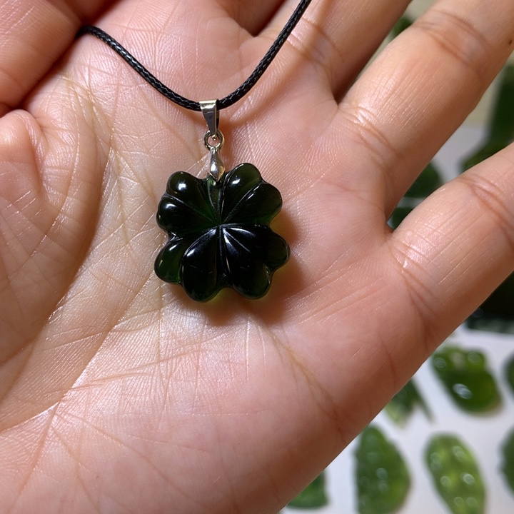 岫玉颈饰未镶嵌吊坠