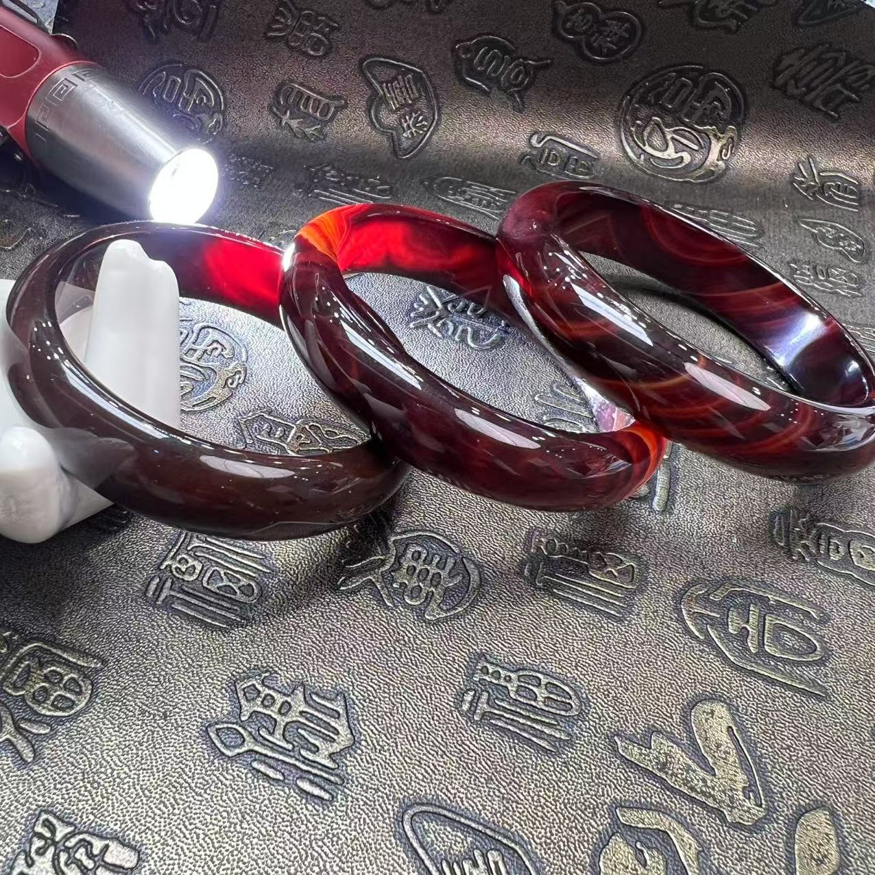 S1991卡15左右-飘花黑金桖胆玛瑙手镯-配盒-多样性发其一