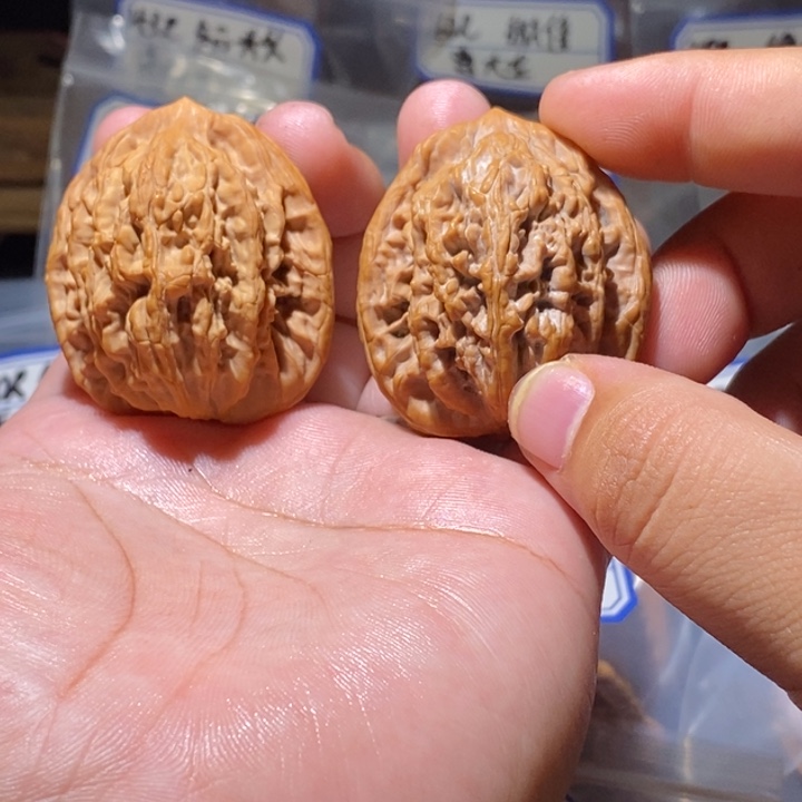 吃***觉文玩核桃吊坠40全品虎头