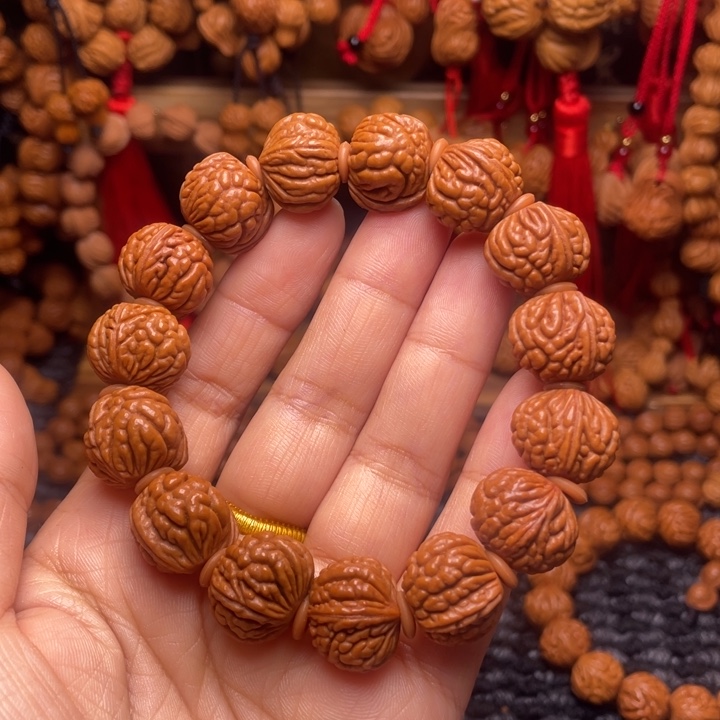 木质类龙纹桃枭挂件