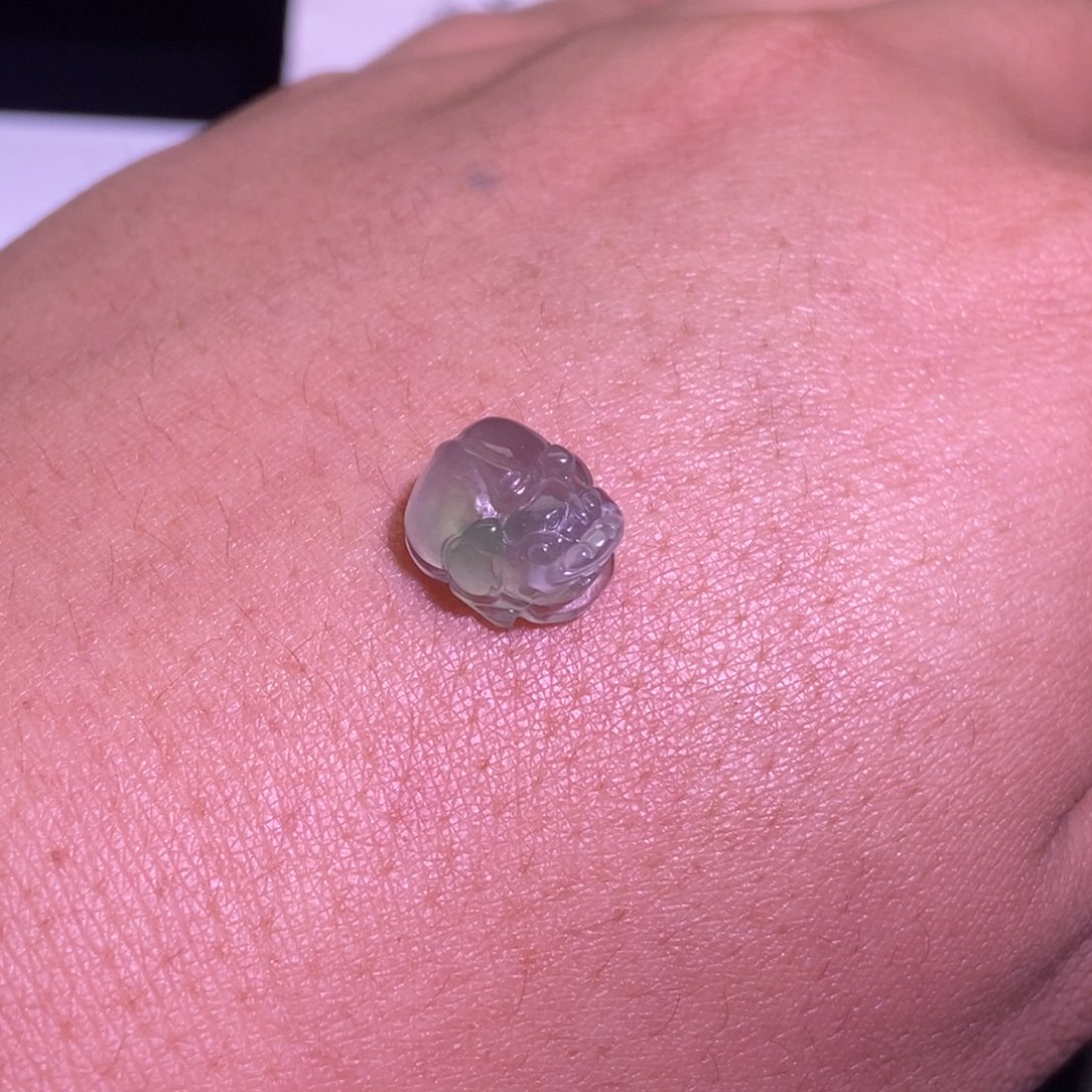 杂***虎翡翠未镶嵌颈饰吊坠