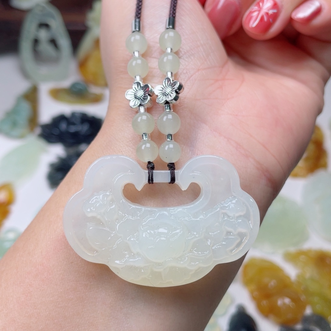 蛇纹石玉颈饰未镶嵌