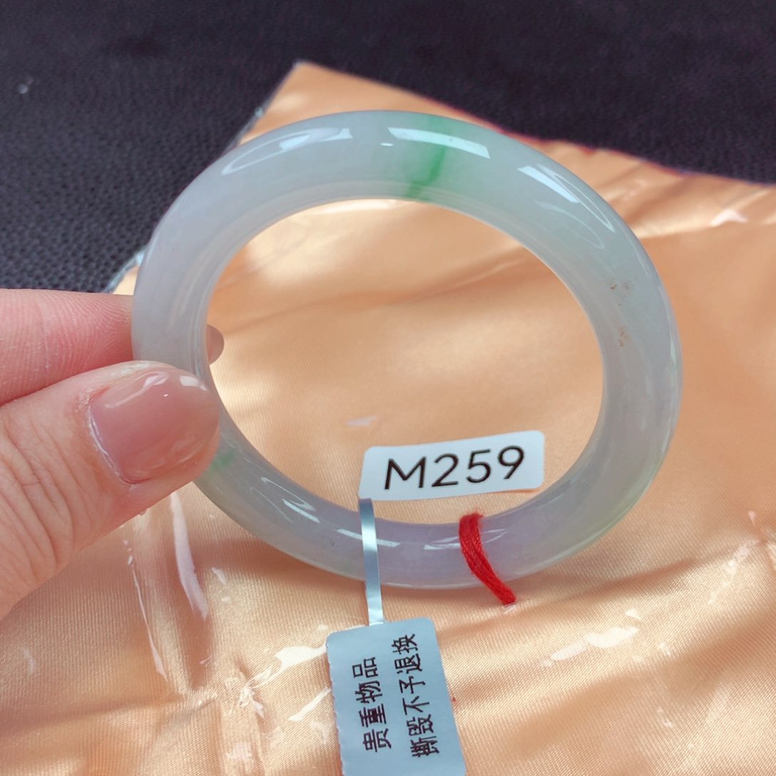 翡翠手镯未镶嵌手镯88