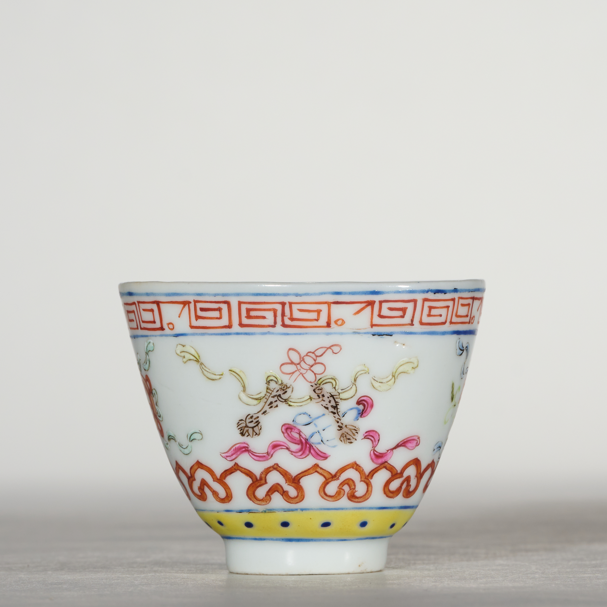 5818清光绪.粉彩暗八仙纹杯【古董拍卖】