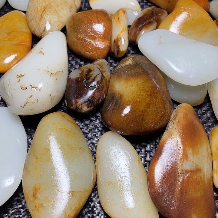 和田玉未镶嵌珠宝奇石