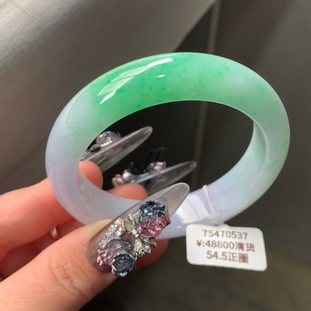 翡翠手镯未镶嵌淡春彩正圈