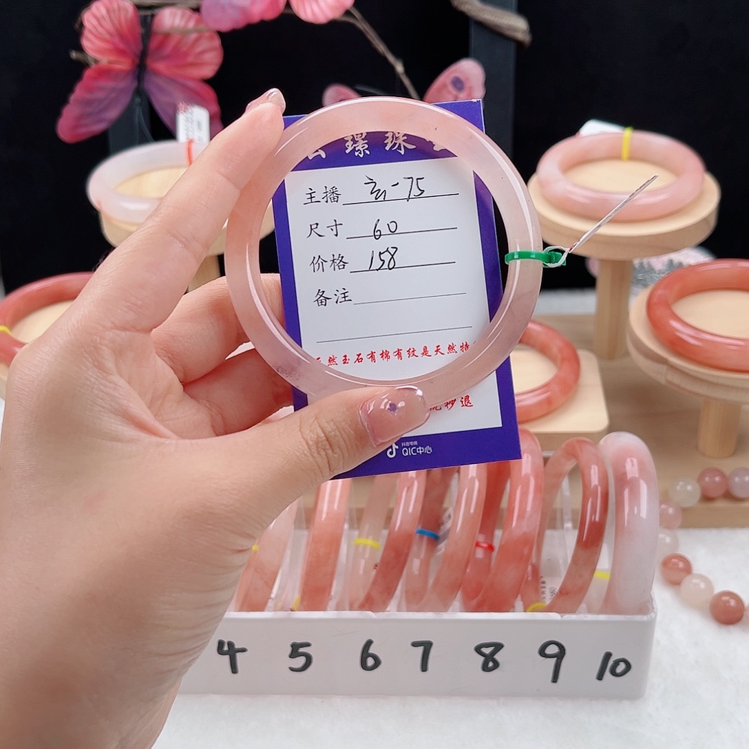 未镶嵌手镯石英质玉
