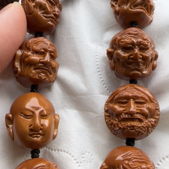 橄榄核手串雕刻工艺