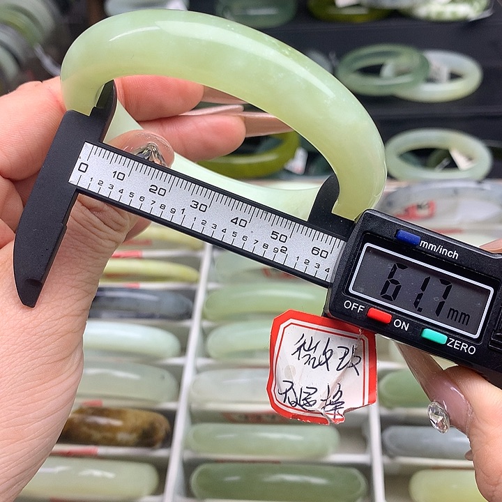 蛇纹石玉手镯未镶嵌509