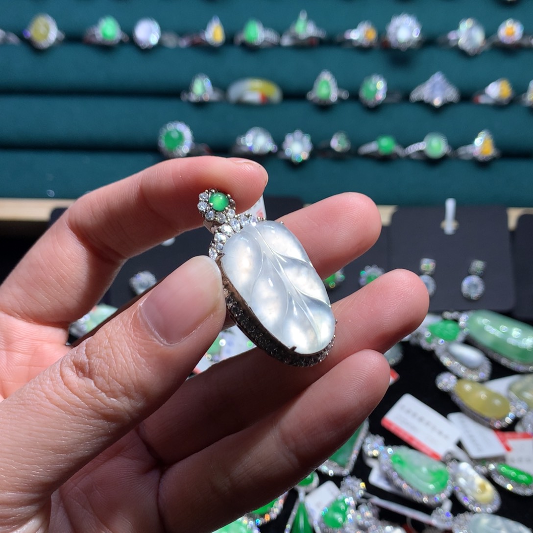 翡翠颈饰银S925镶嵌N***a天然翡翠