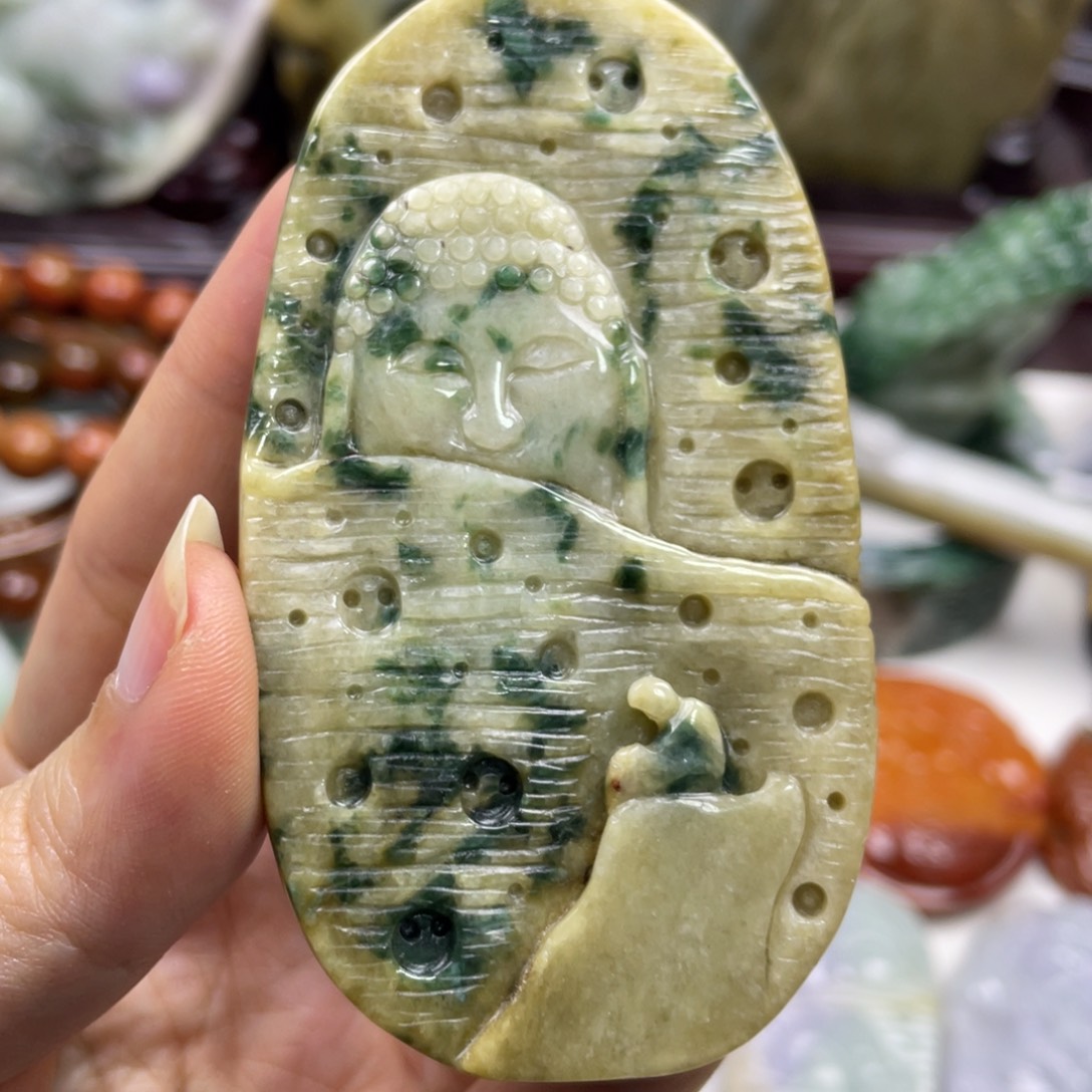 翡翠未镶嵌颈饰牌子