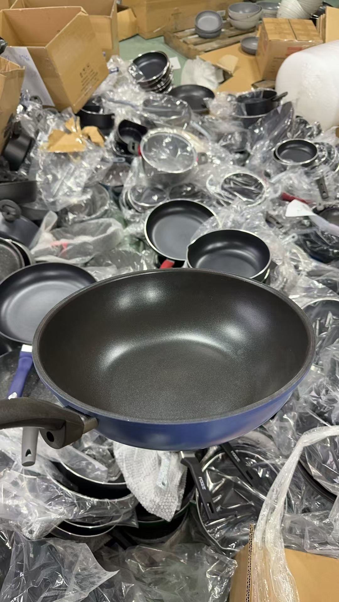 A89炒锅煎锅不粘锅口径30高度9外贸尾货部分微瑕，介意勿拍
