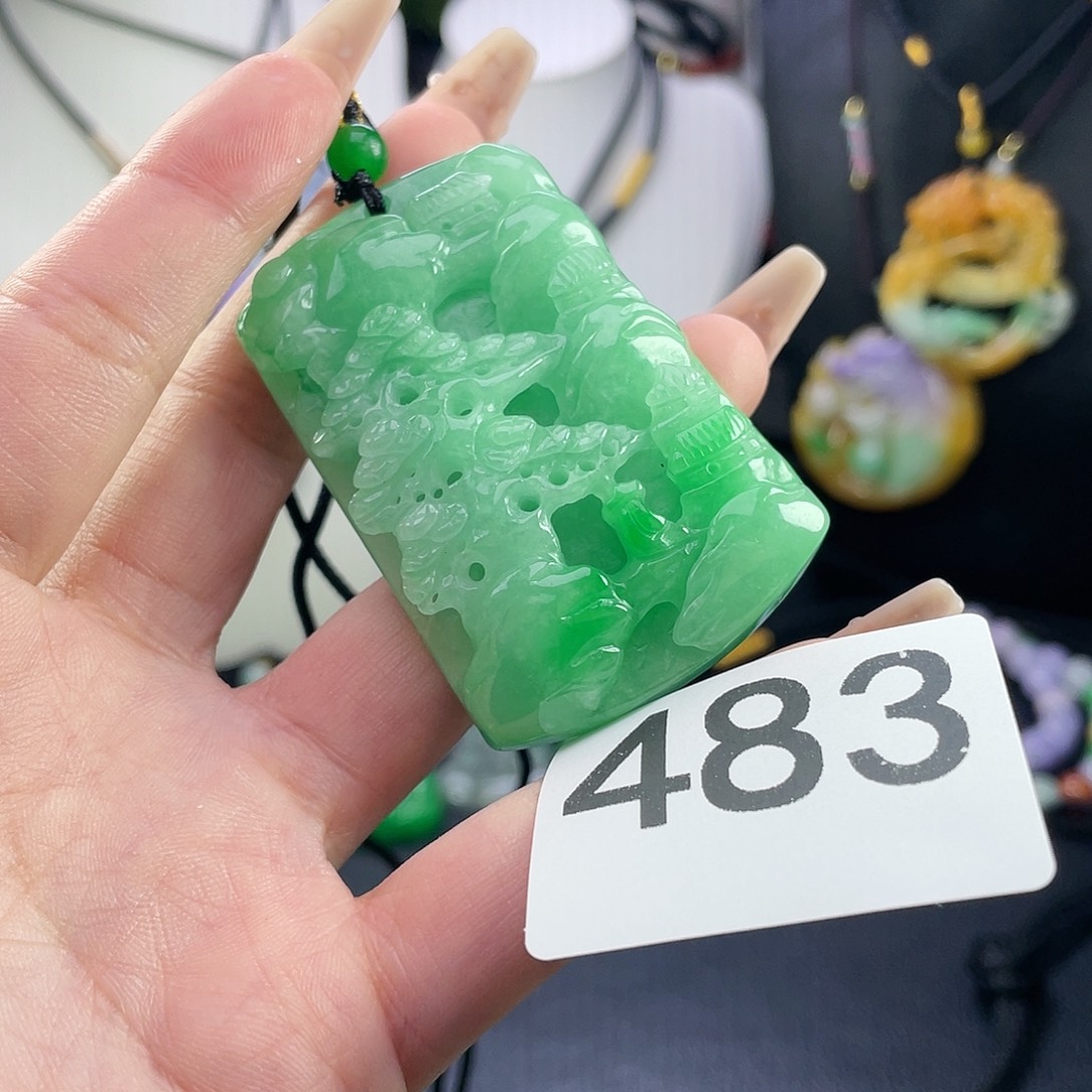 翡翠未镶嵌吊坠(赠链)