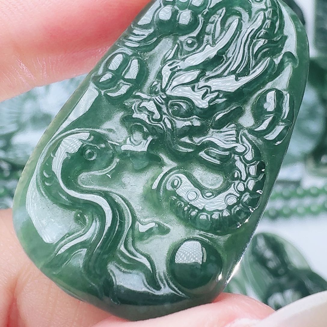 翡翠未镶嵌颈饰天然的A货翡翠多样性发其一 