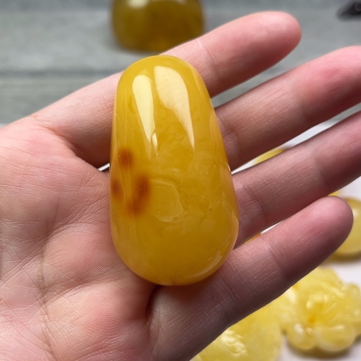 琥珀颈饰未镶嵌小*琥珀蜜蜡