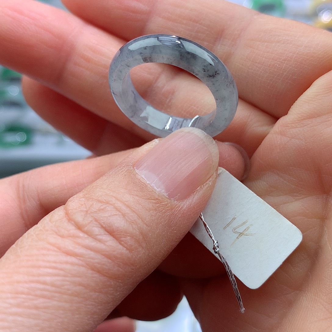 翡翠戒指未镶嵌肖***?14号