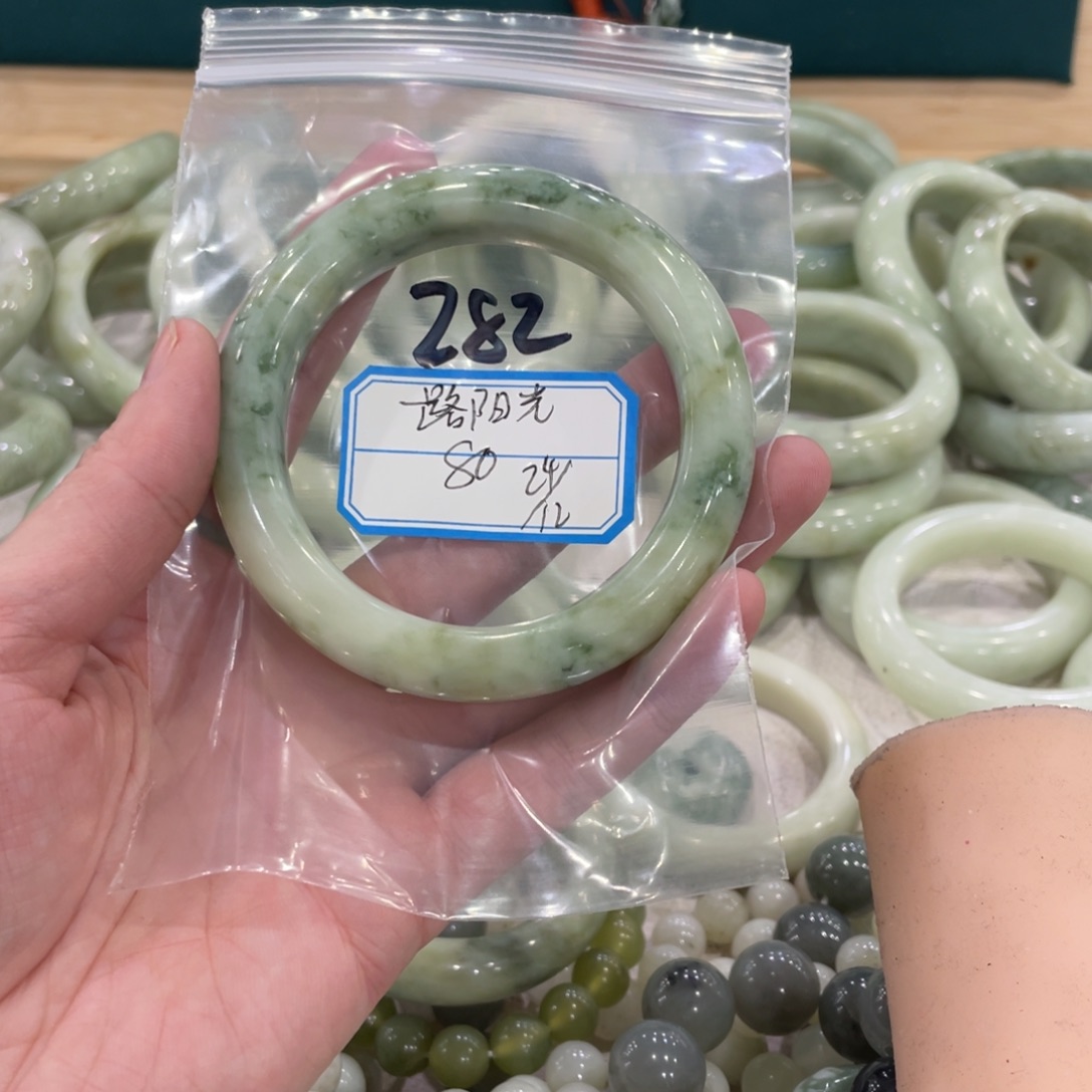 一***光蛇纹石玉未镶嵌手镯