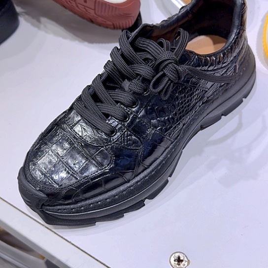 江***阿织物鳄鱼皮运动40码