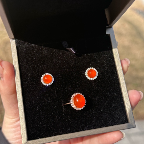 【西西珠宝】"霞光"天然保山滴水洞南红套装经典蛋面两件套简约