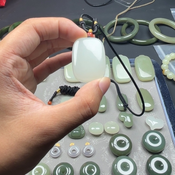 和田玉（糖玉）未镶嵌颈饰