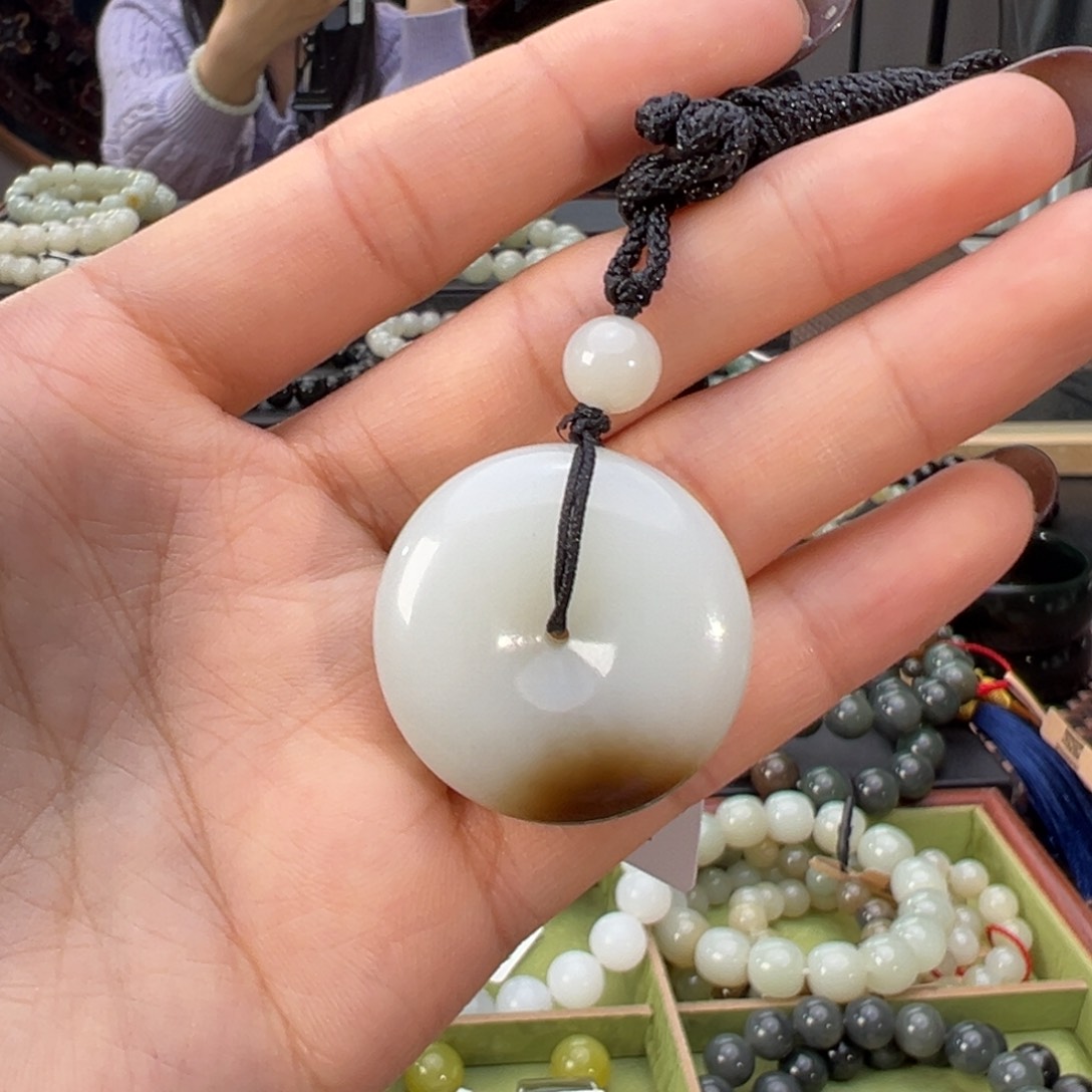 吊坠(赠链)未镶嵌和田玉且末金山糖卡30平安扣