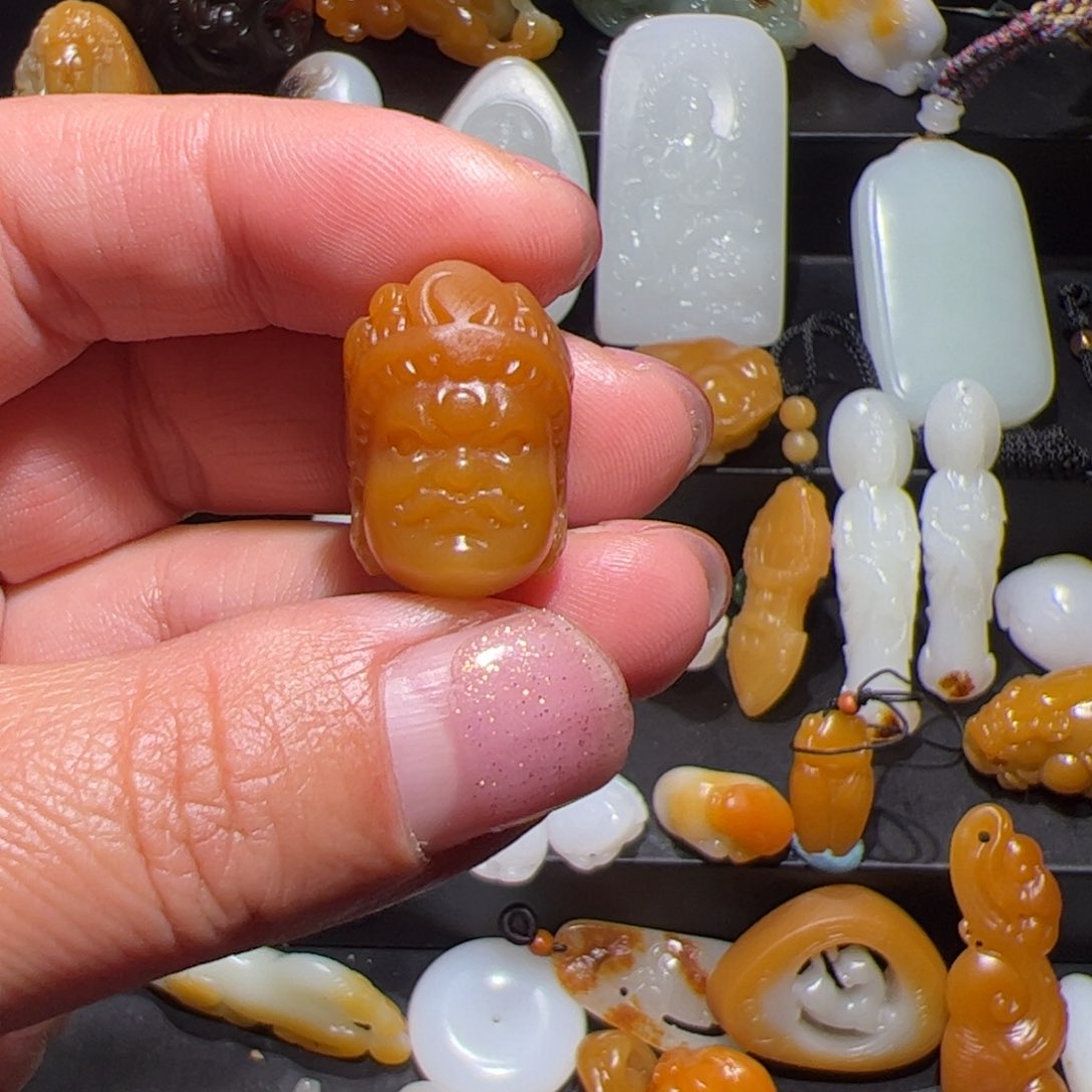 和田玉挂件未镶嵌爱*者