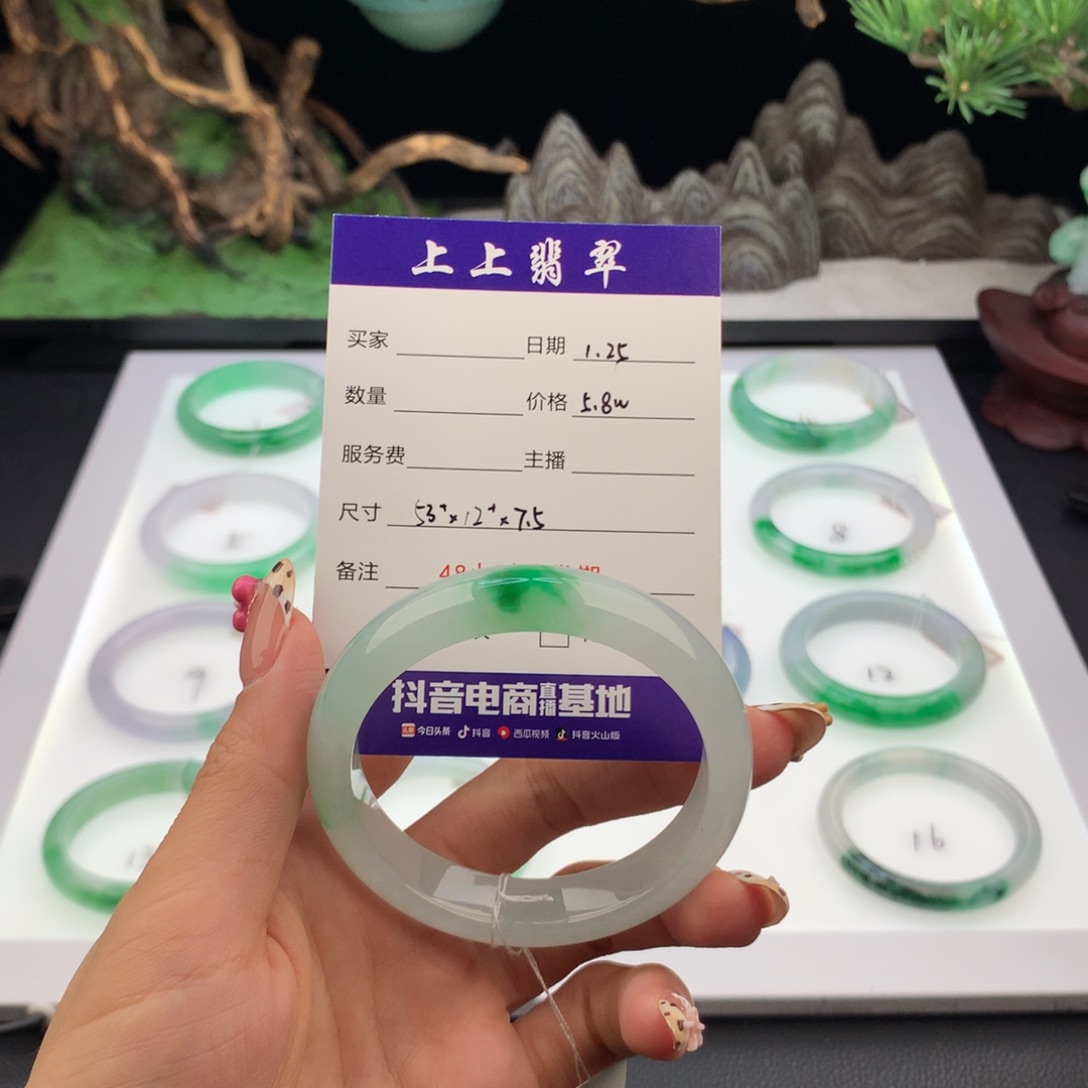 翡翠手镯未镶嵌J**s翡翠