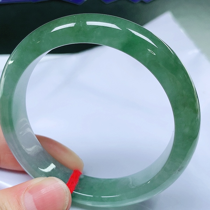 翡翠手镯未镶嵌翡翠手镯未镶嵌