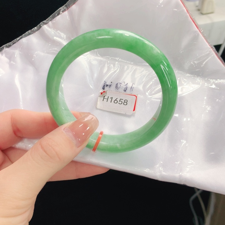 翡翠未镶嵌手镯天然翡翠手镯01