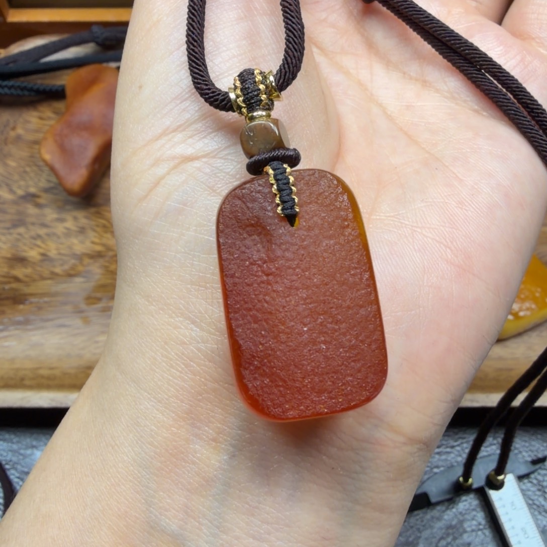 琥珀未镶嵌吊坠(赠链)