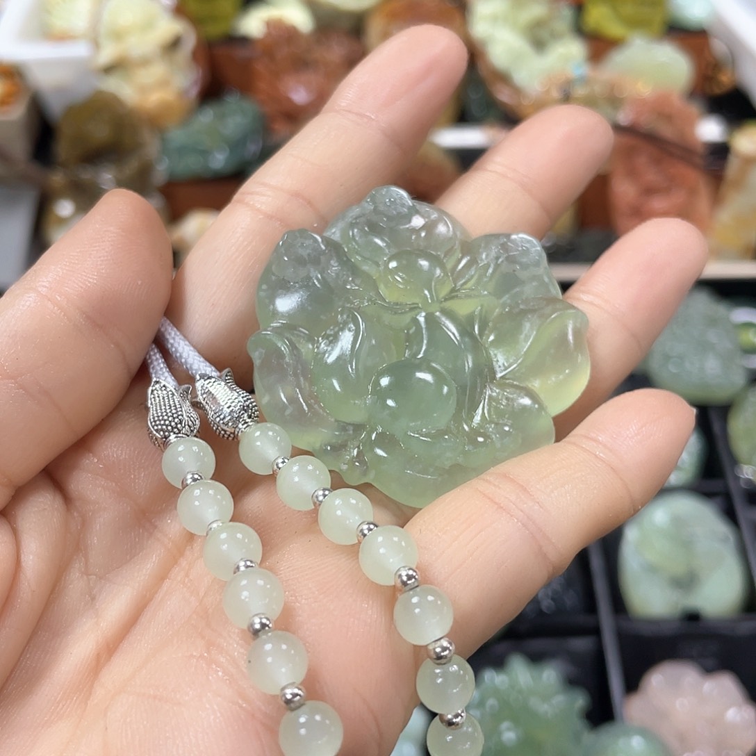 蛇纹石玉颈饰未镶嵌