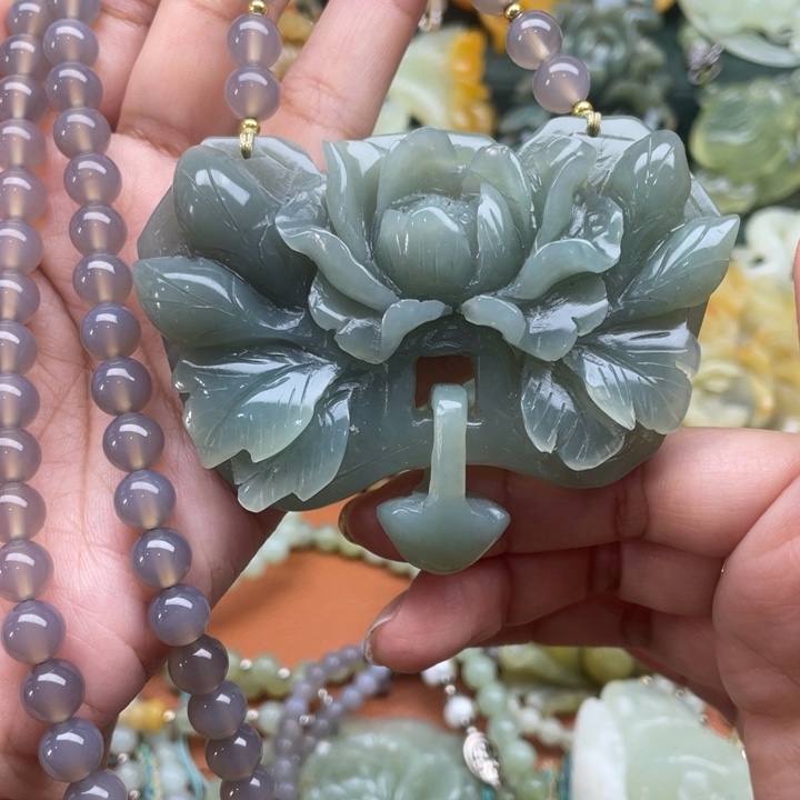 蛇纹石玉吊坠合金