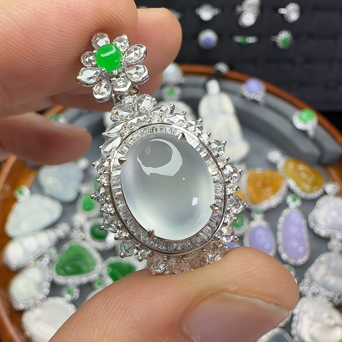 จ***ৡ翡翠18K金镶嵌颈饰天然翡翠