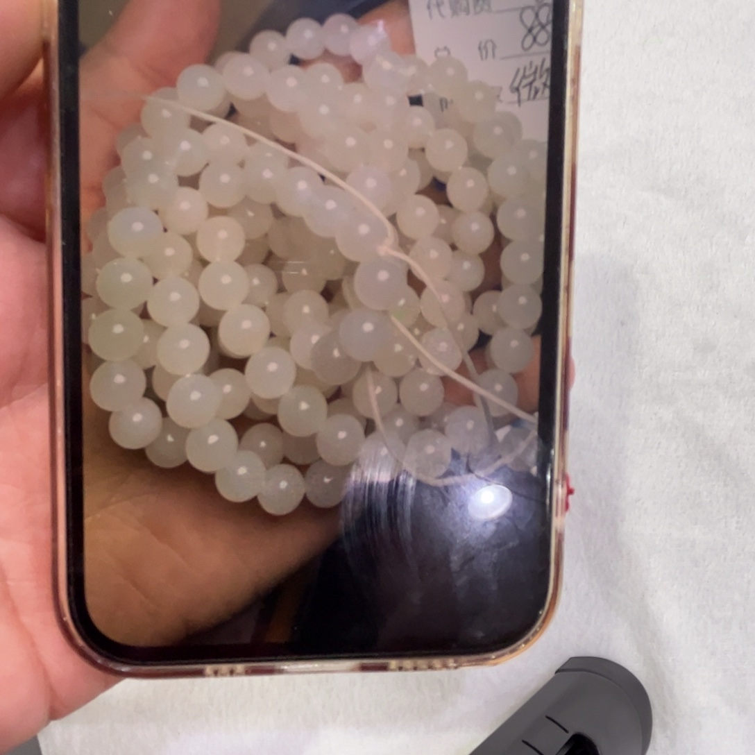 辛***巴和田玉未镶嵌颈饰