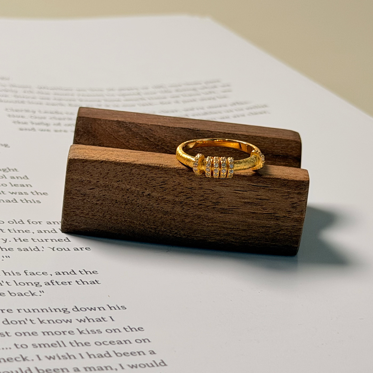 925银戒指 纯银金色新中式拉丝时来运转跑环戒指复古满钻高级感