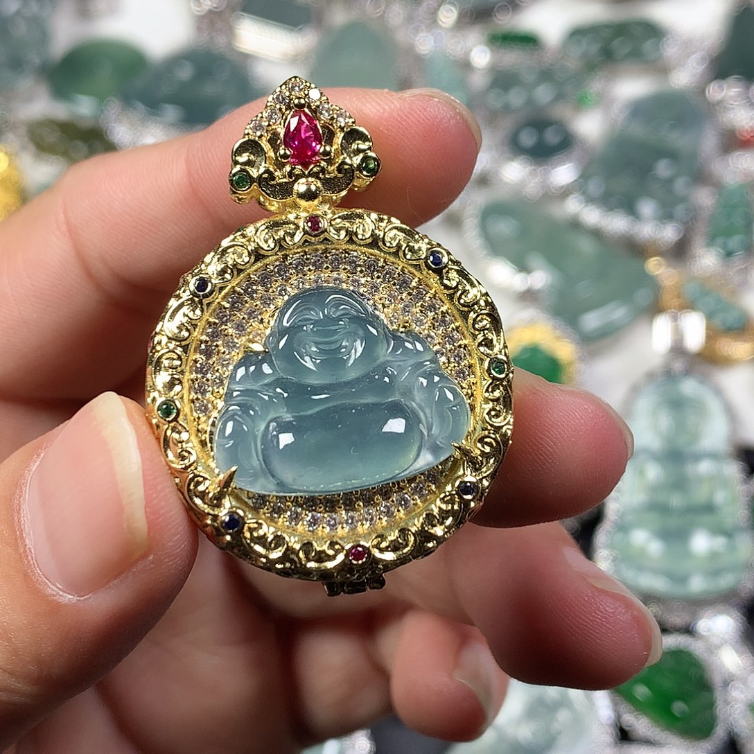 翡翠未镶嵌颈饰佛