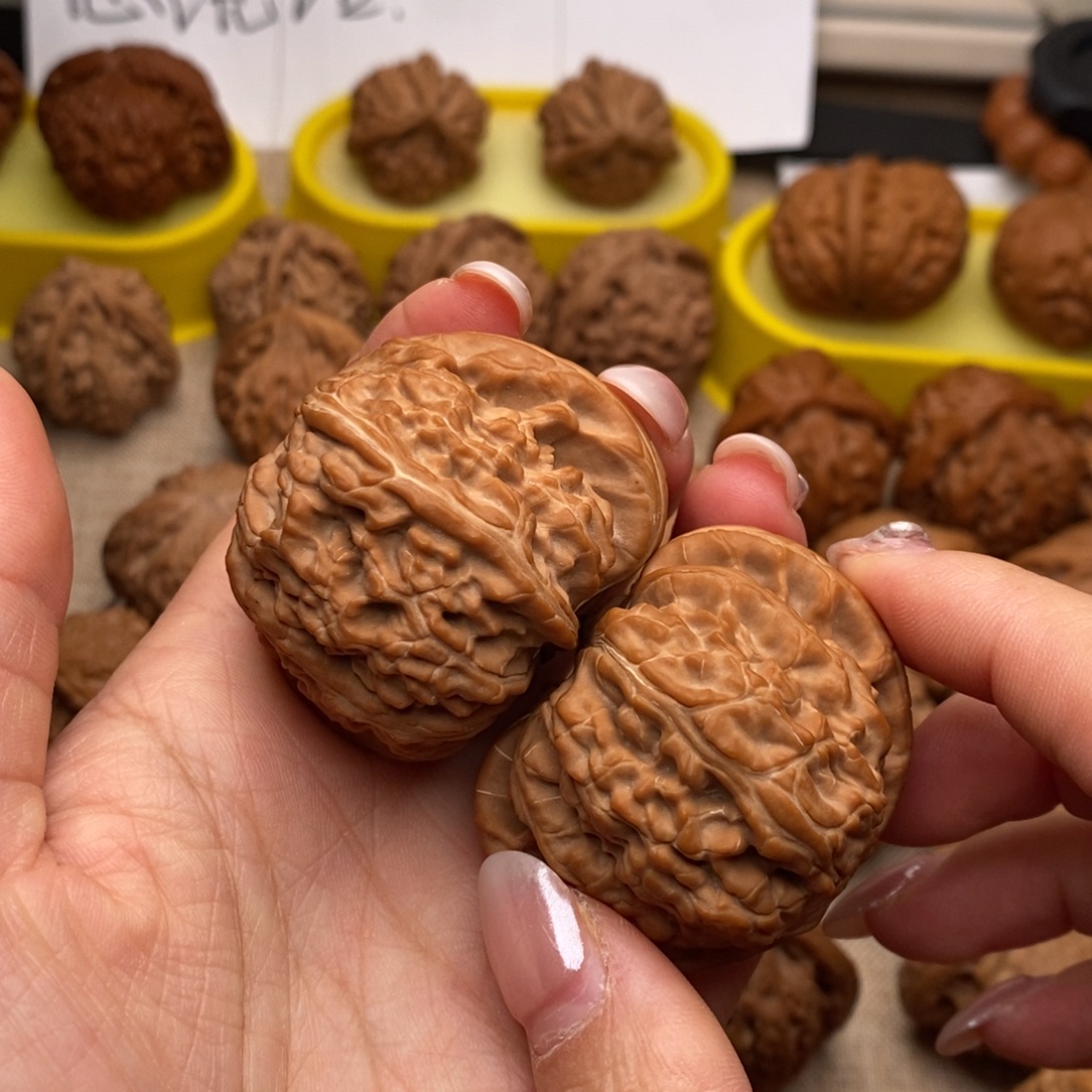 文玩核桃46.5白狮子……