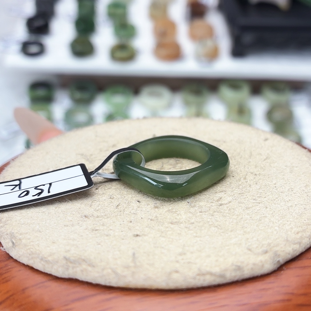 和田玉未镶嵌戒指c28碧玉方圆17.3不退换