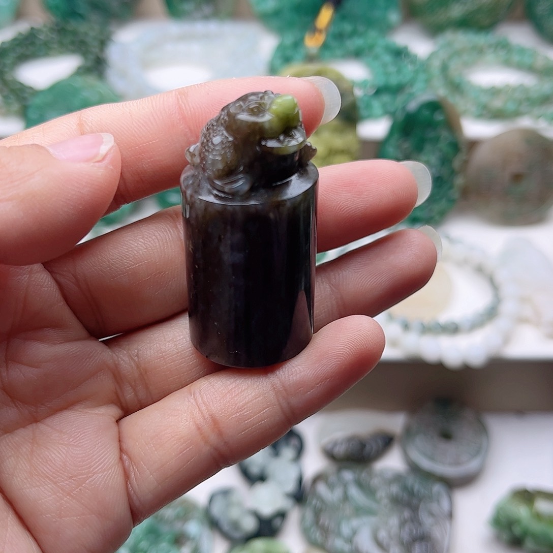 独山玉挂件未镶嵌