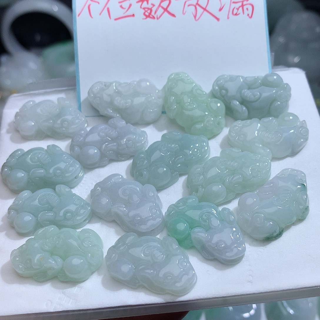 翡翠未镶嵌颈饰发2个
