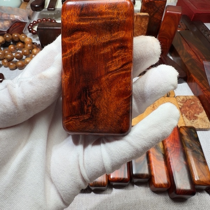 交趾黄檀（大红酸枝）