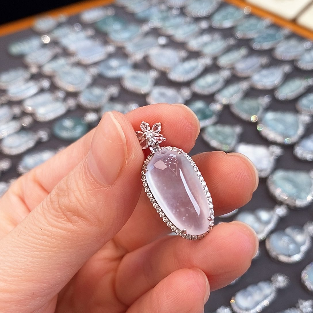 翡翠颈饰18K金镶嵌天然缅甸翡翠福瓜9500