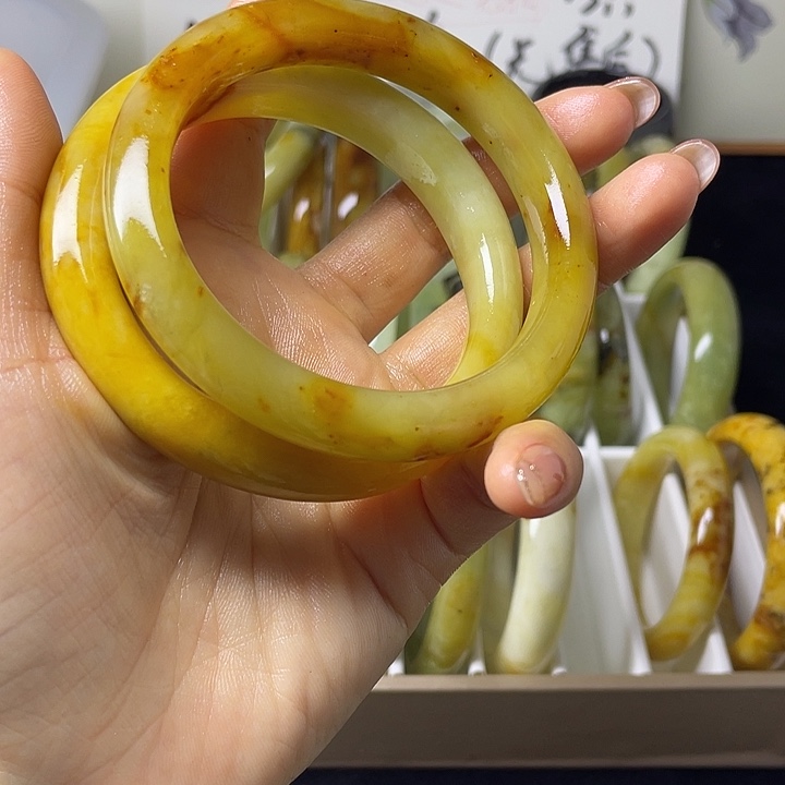 卡***诺蛇纹石玉未镶嵌手镯