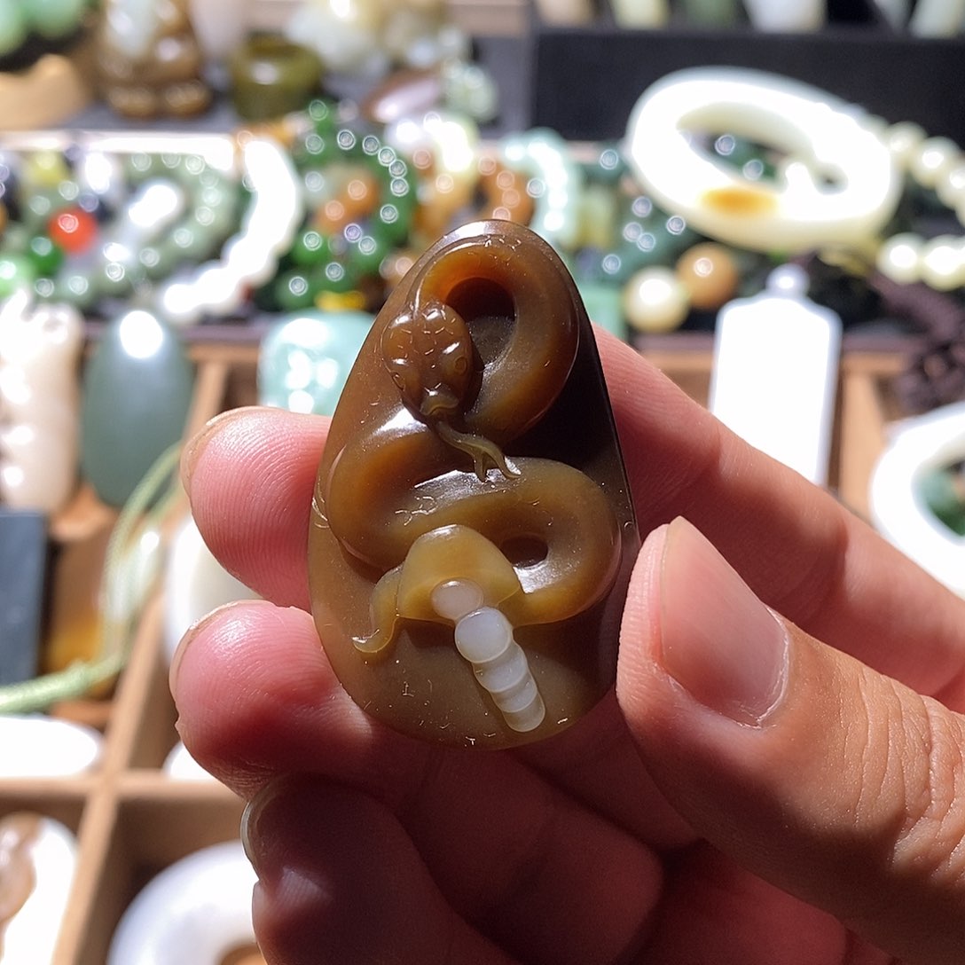 和田玉未镶嵌颈饰