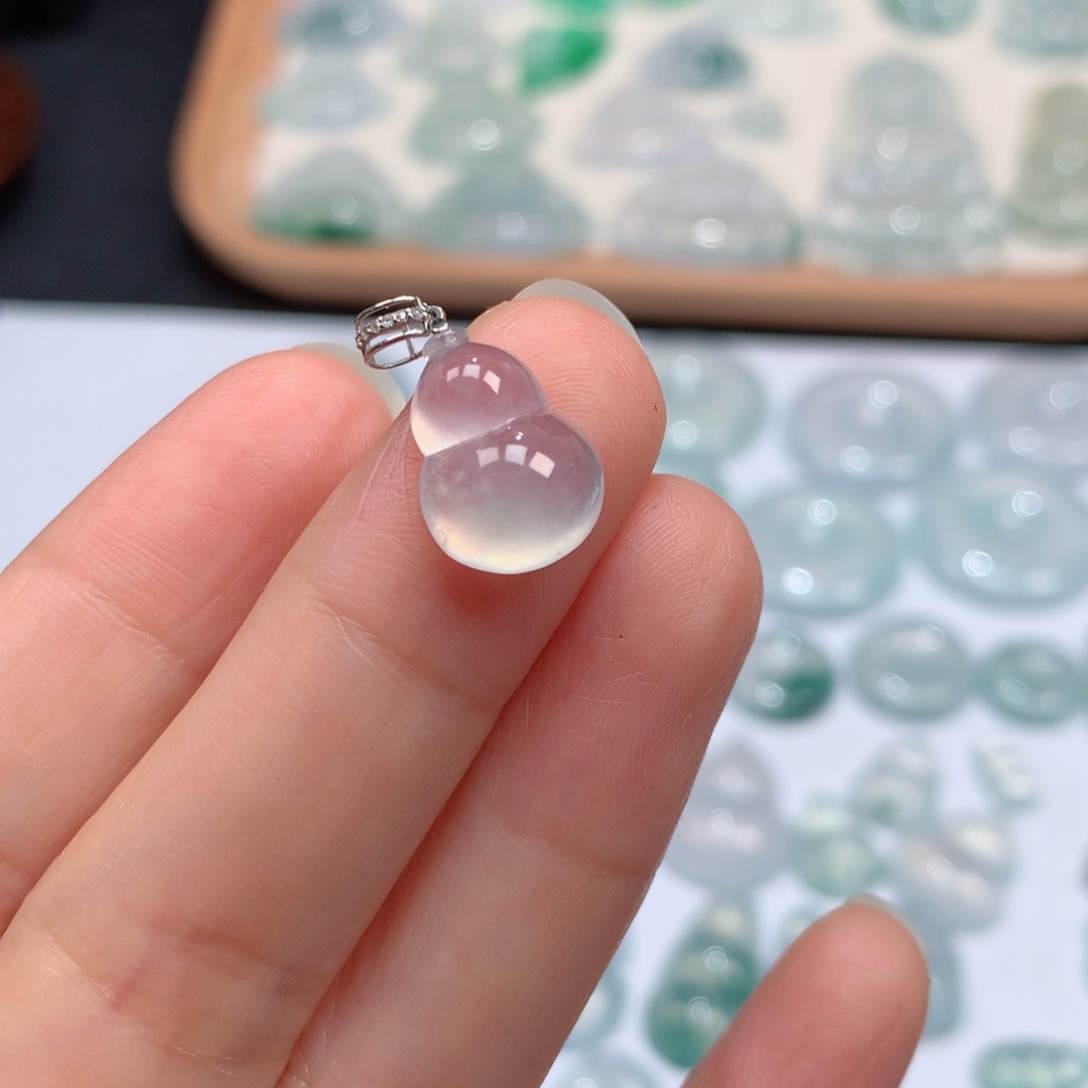 翡翠颈饰18K金镶嵌高冰葫芦